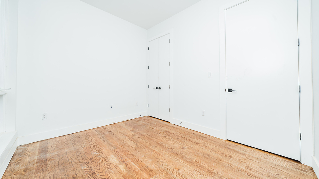 1183 Gates Ave - Photo 7