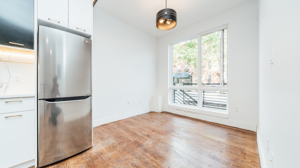 1183 Gates Ave - Photo 16