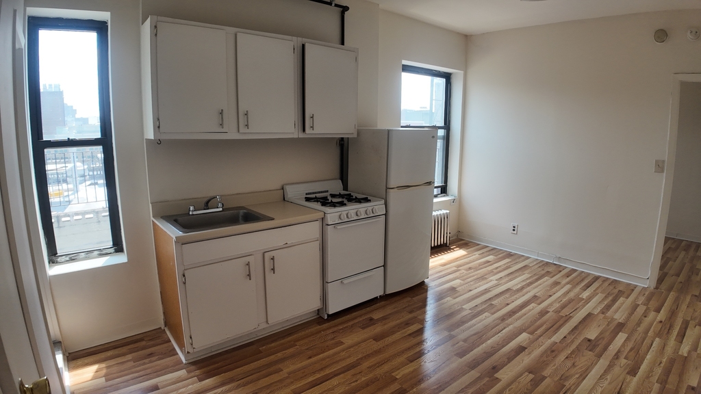 East 14th Street - Photo 3