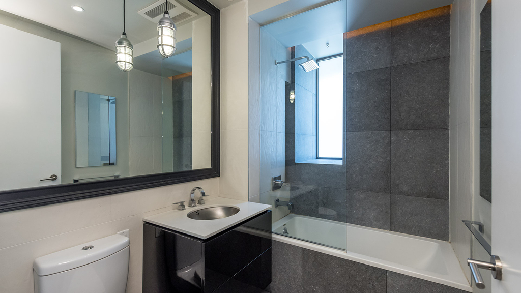 185 Leonard St  - Photo 9