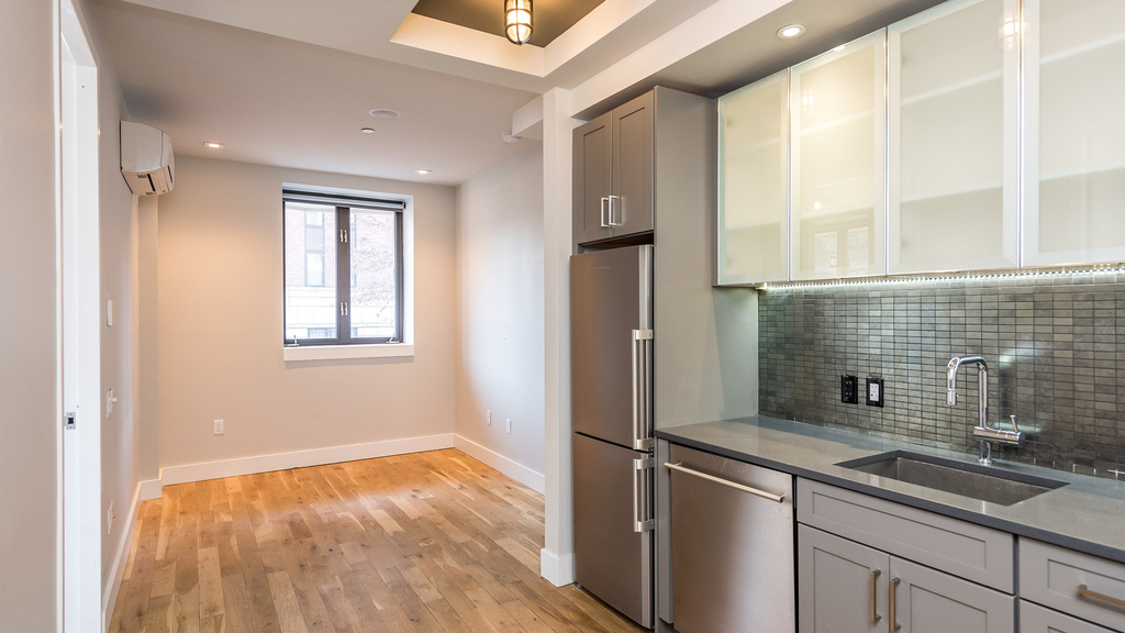 185 Leonard St  - Photo 0