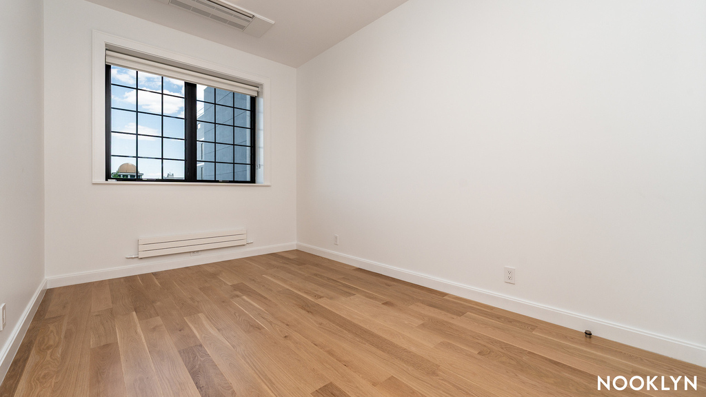 166 Eckford St - Photo 3