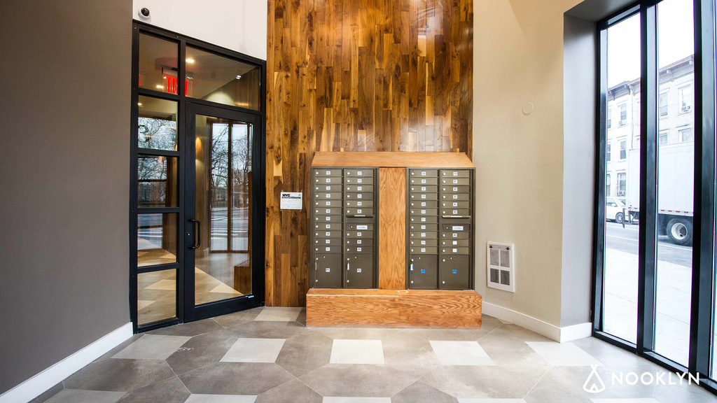 783 Knickerbocker Ave - Photo 1