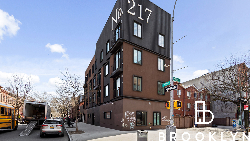 217 Malcolm X Blvd - Photo 9