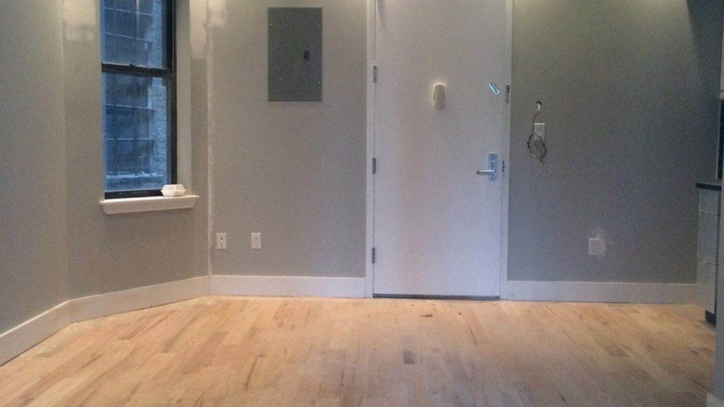 615 Gates Ave - Photo 2
