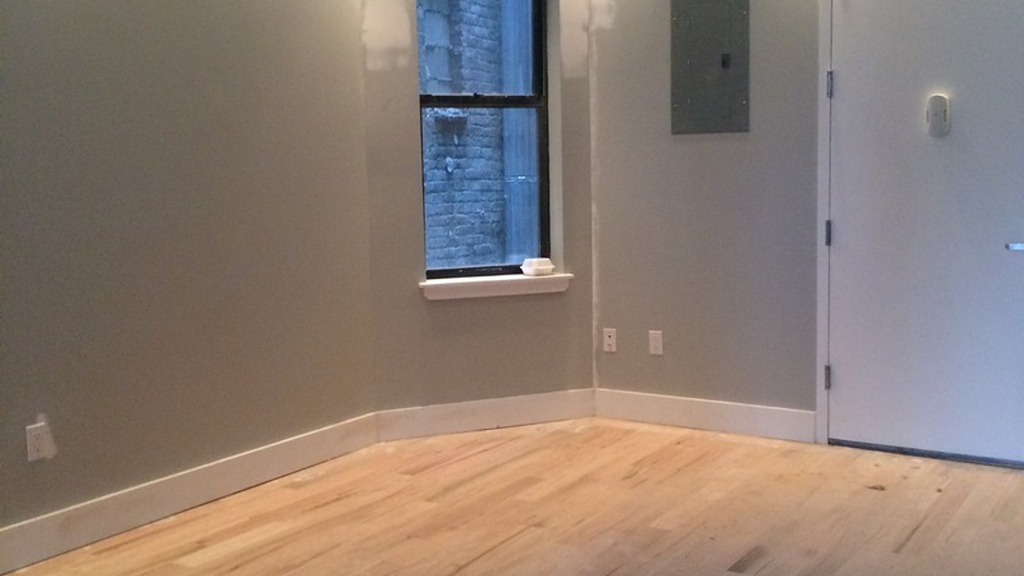 615 Gates Ave - Photo 3