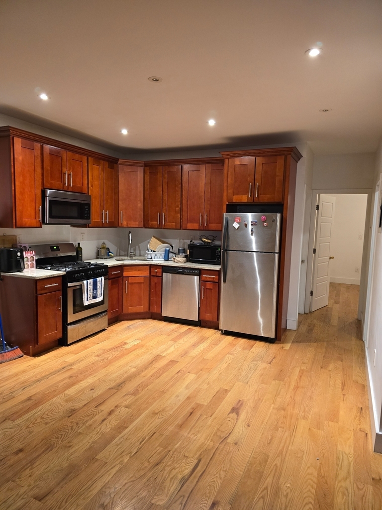 381 New Jersey Avenue - Photo 2