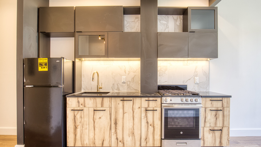 1052 Dean St  - Photo 4