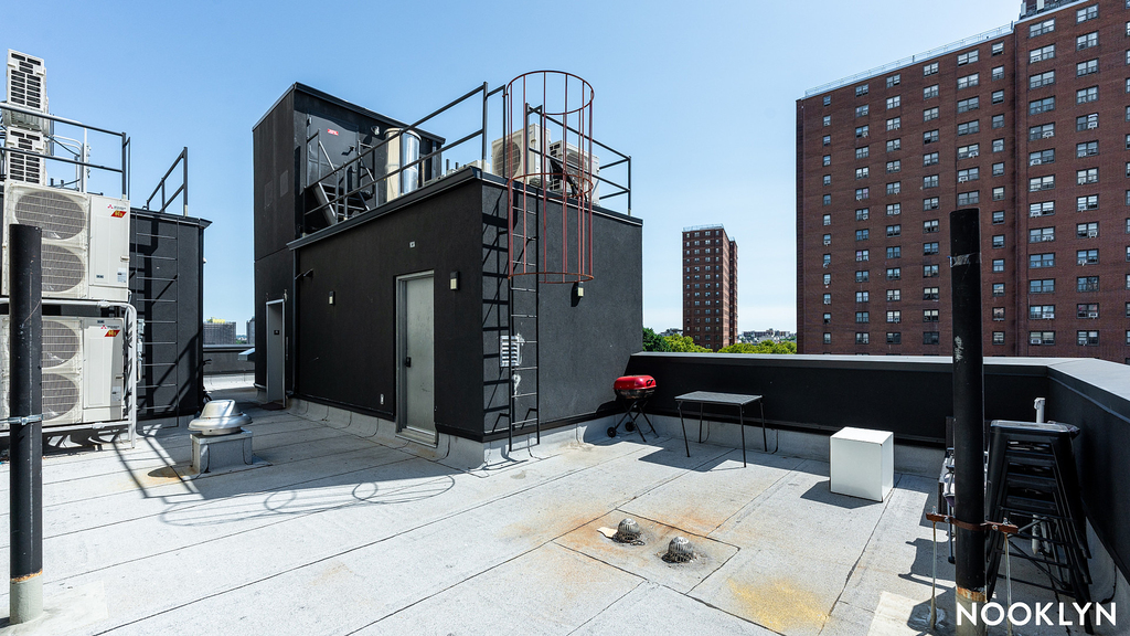 978 Kent Ave  - Photo 9