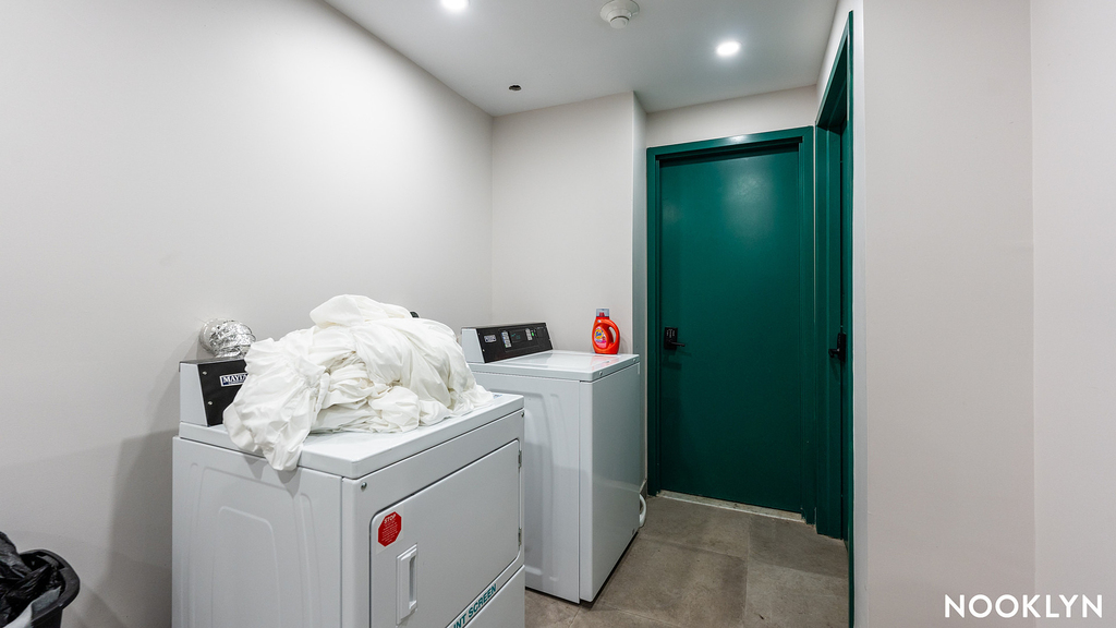 978 Kent Ave  - Photo 8