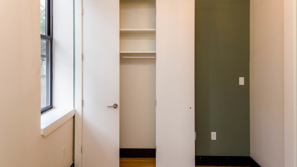 277 Irving Ave - Photo 2