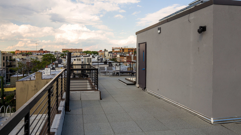 277 Irving Ave - Photo 9