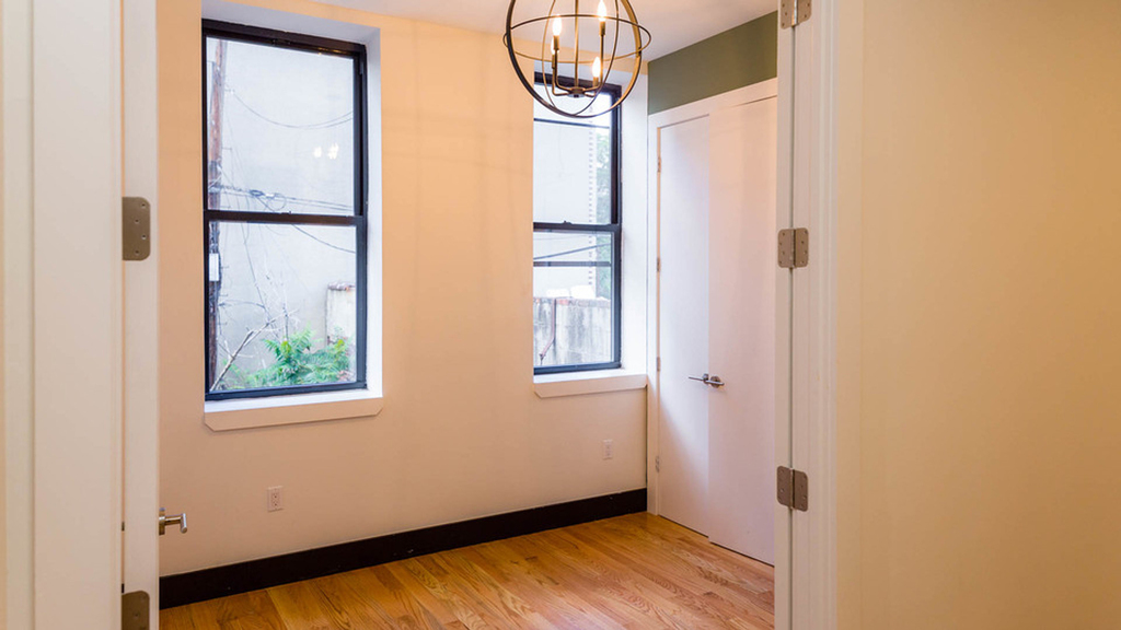 277 Irving Ave - Photo 4