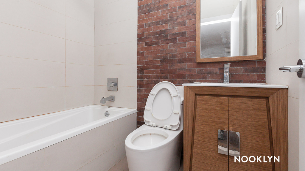 112 Manhattan Ave - Photo 3