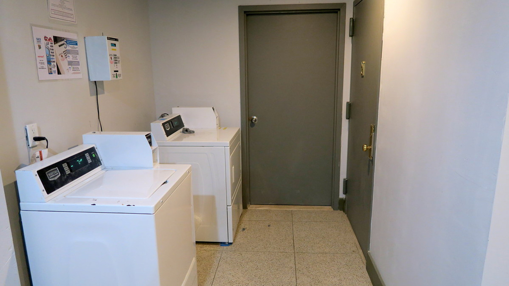 112 Manhattan Ave - Photo 11