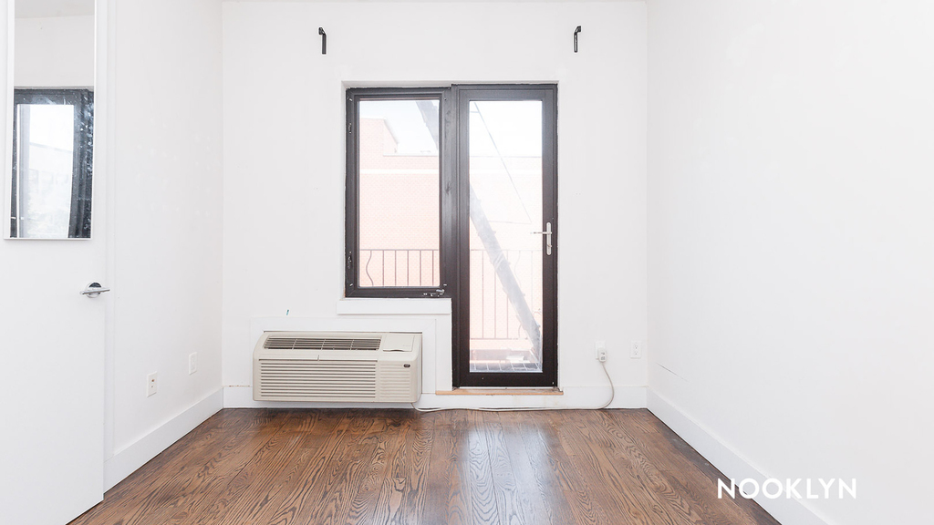 112 Manhattan Ave - Photo 6