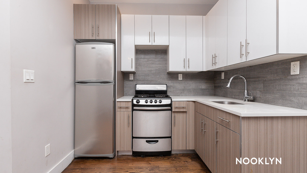112 Manhattan Ave - Photo 0