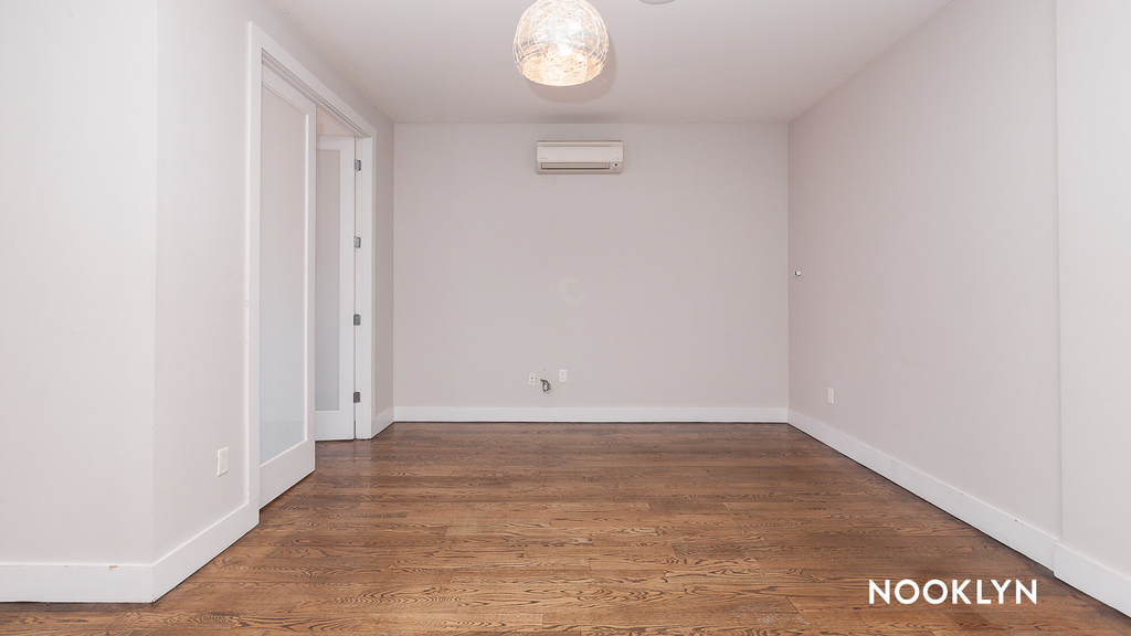 112 Manhattan Ave - Photo 8