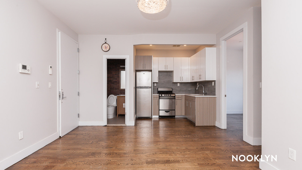 112 Manhattan Ave - Photo 7
