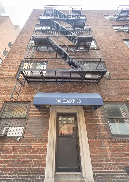 210 East 38th Street - Photo 6