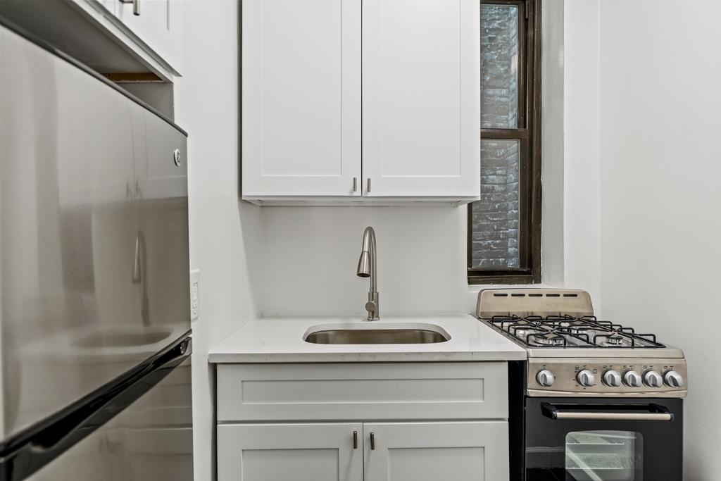 210 East 38th Street - Photo 3