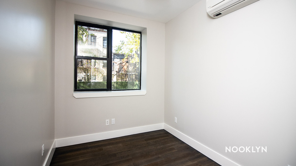 199 Stockholm St - Photo 15