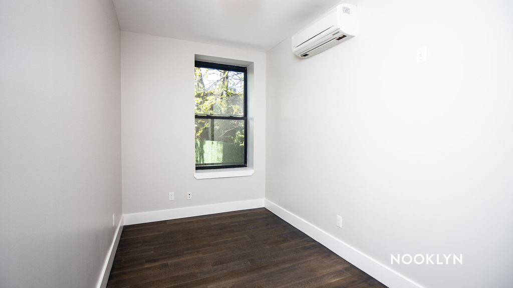 199 Stockholm St - Photo 16