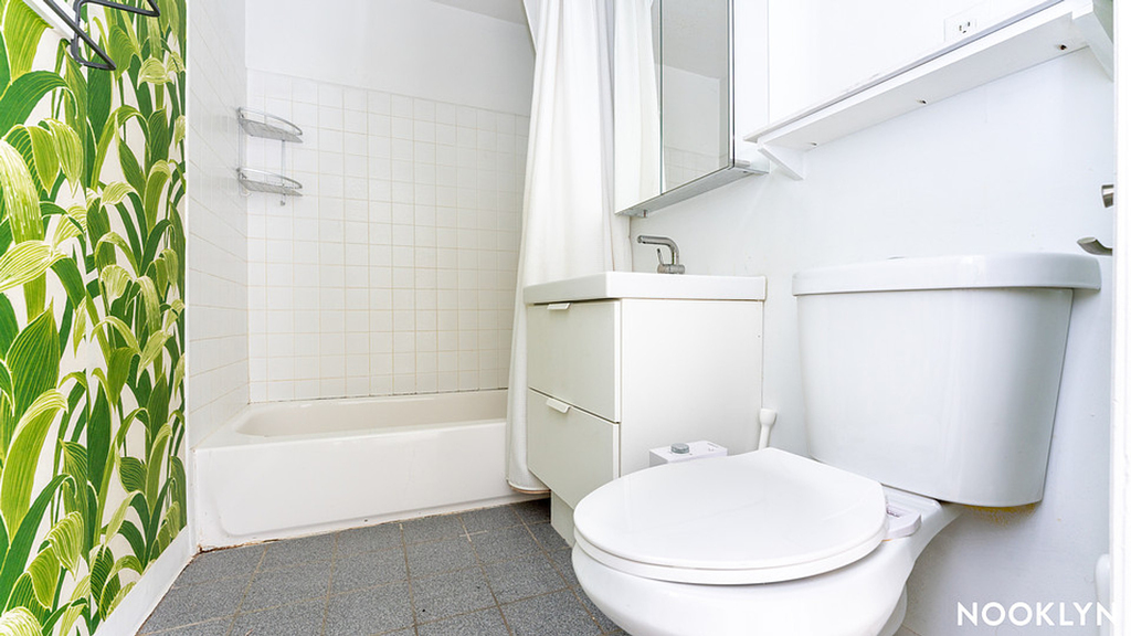1085 Willoughby Ave  - Photo 7
