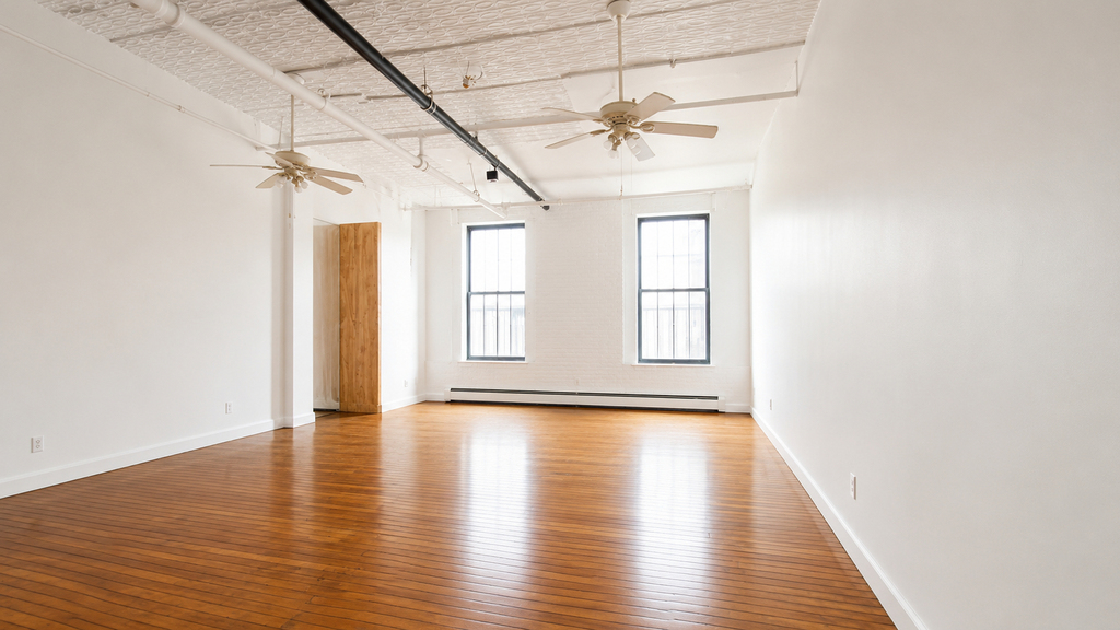 1085 Willoughby Ave  - Photo 2