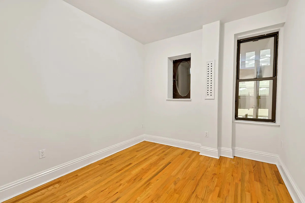 121 Madison Avenue - Photo 2