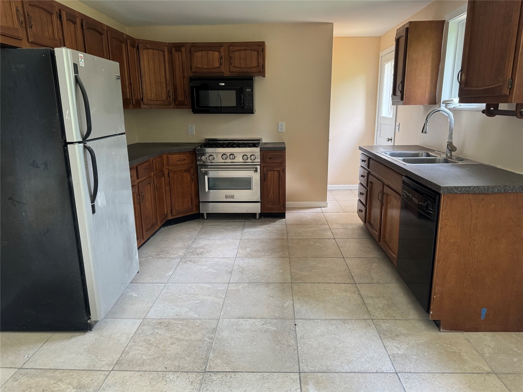 1013 Main Street - Photo 5