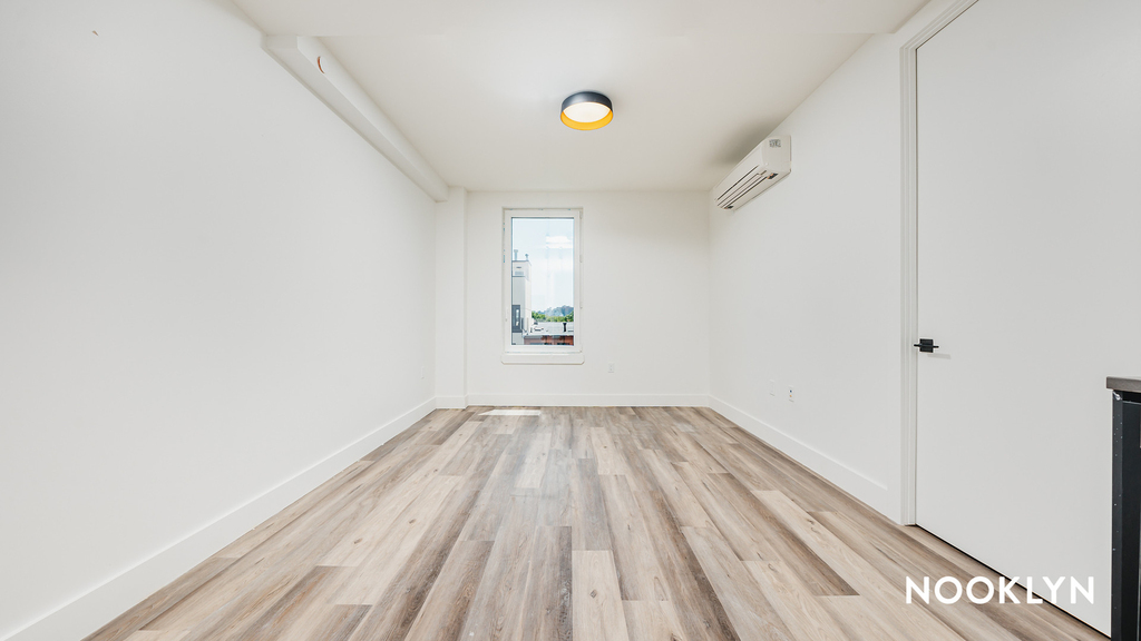 26 Quincy St  - Photo 4
