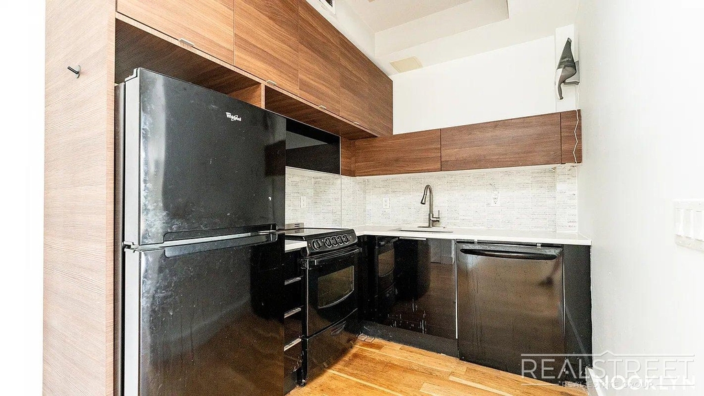 74 Maujer Street - Photo 0