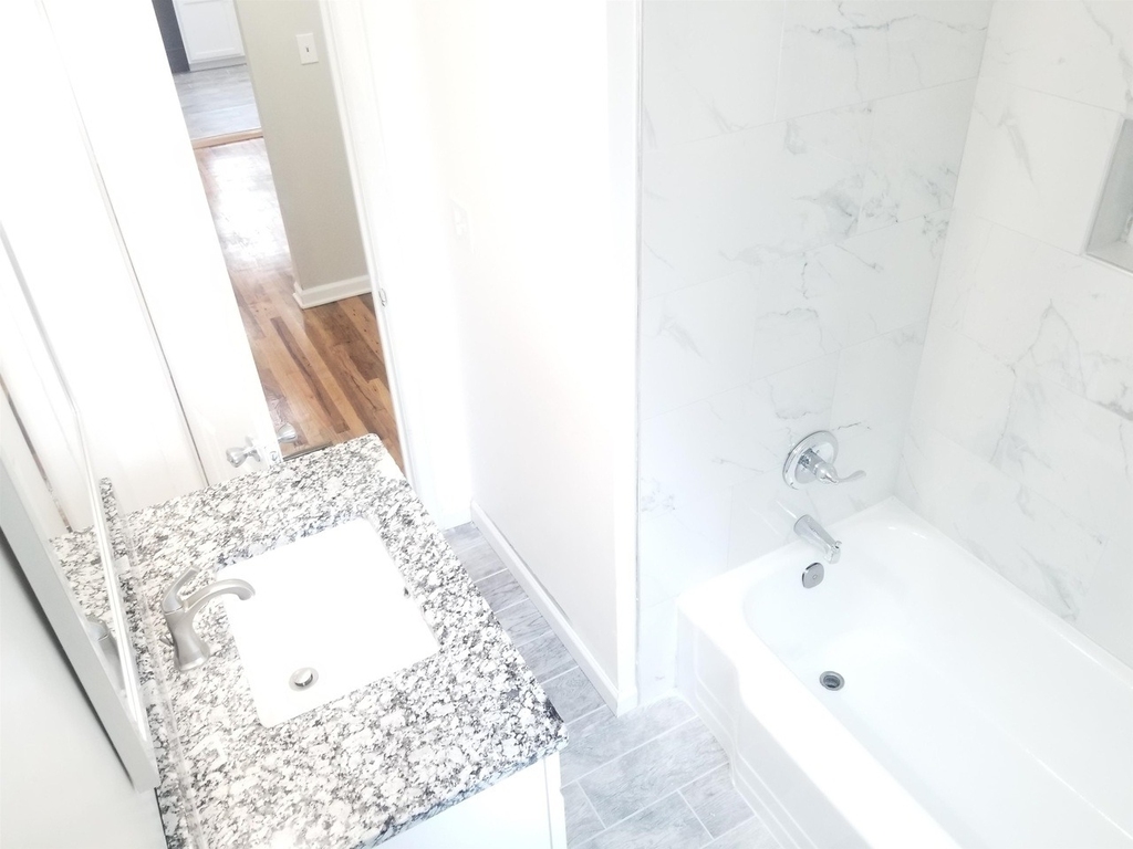 2467 Calvin Avenue - Photo 17