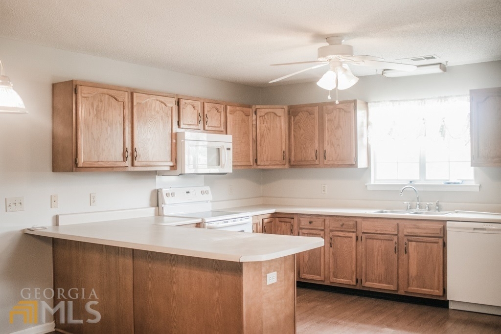 20 Lakeside Drive - Photo 2