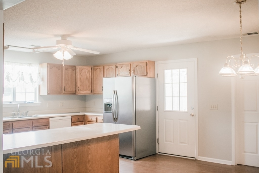 20 Lakeside Drive - Photo 3