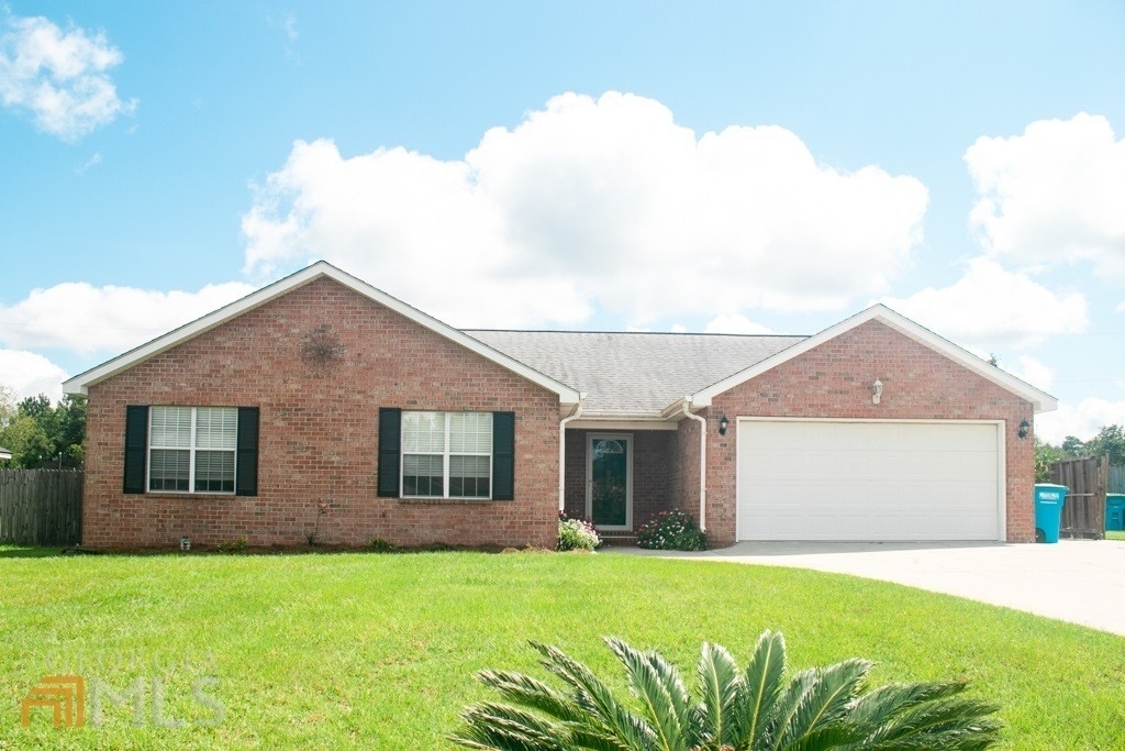 20 Lakeside Drive - Photo 0