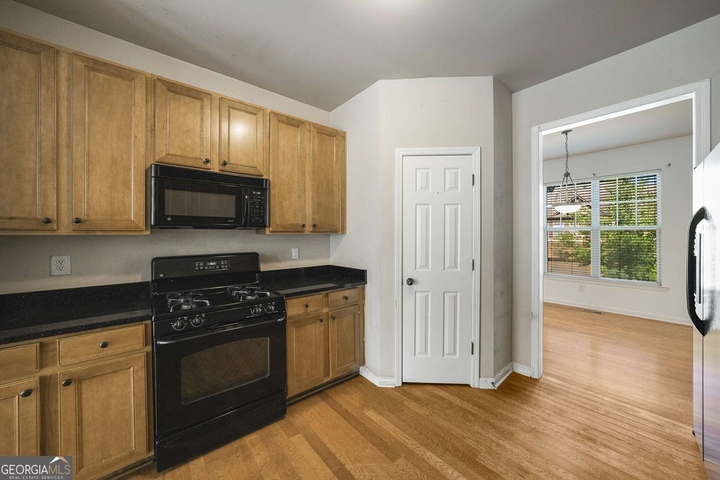 1798 Oakbrook Lane Nw - Photo 11