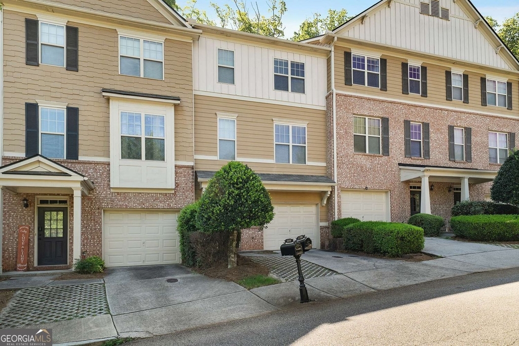 1798 Oakbrook Lane Nw - Photo 1