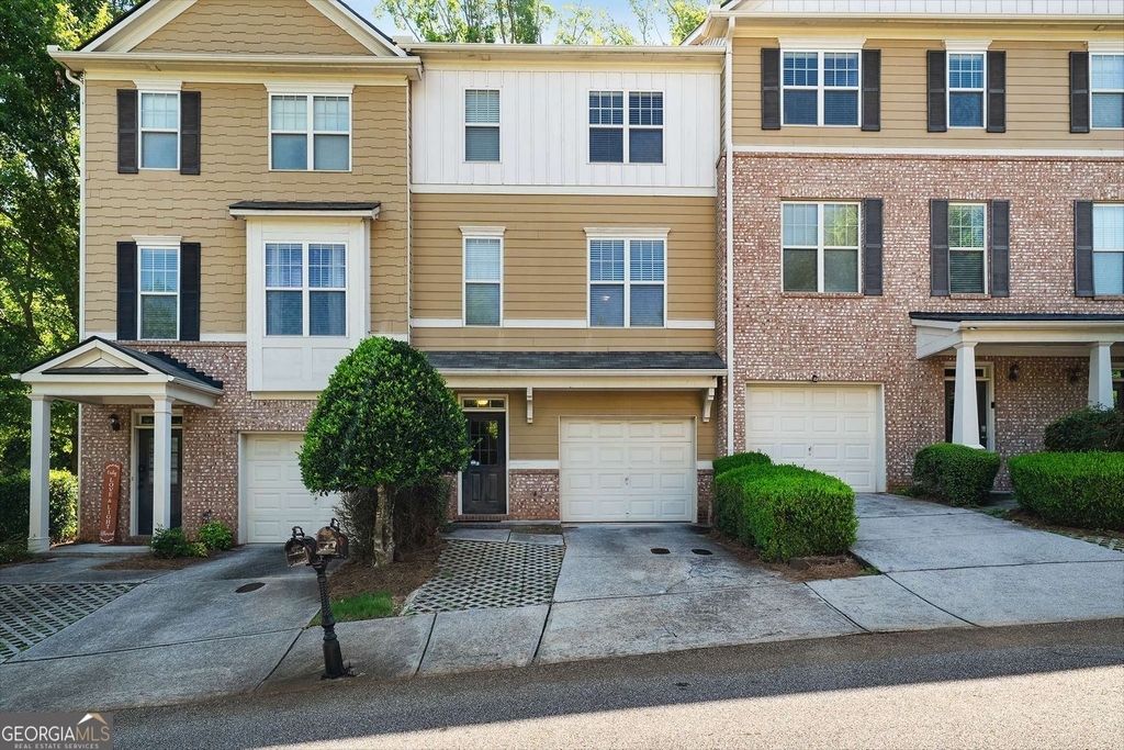 1798 Oakbrook Lane Nw - Photo 0