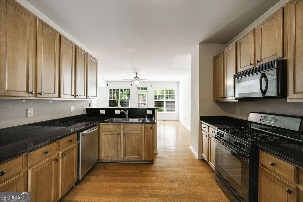 1798 Oakbrook Lane Nw - Photo 9