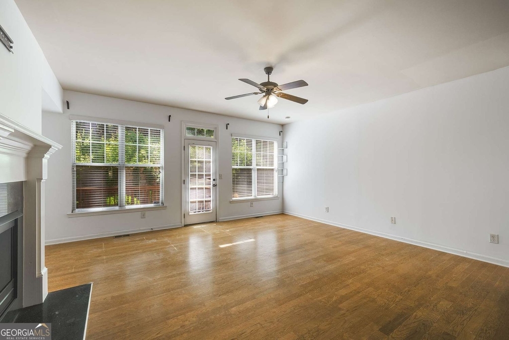 1798 Oakbrook Lane Nw - Photo 7