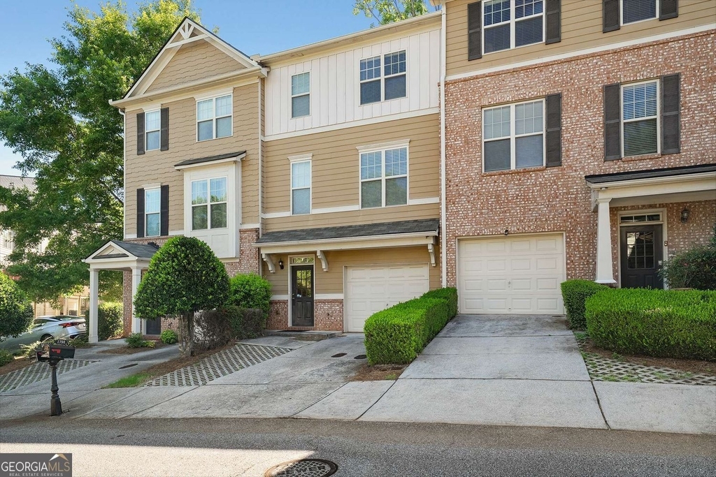 1798 Oakbrook Lane Nw - Photo 2