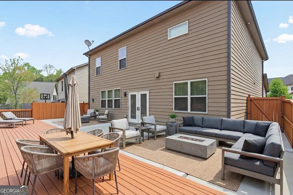 1220 Wesleyan Place - Photo 3