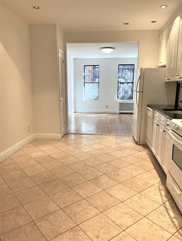 206 East 34th Street - Photo 9