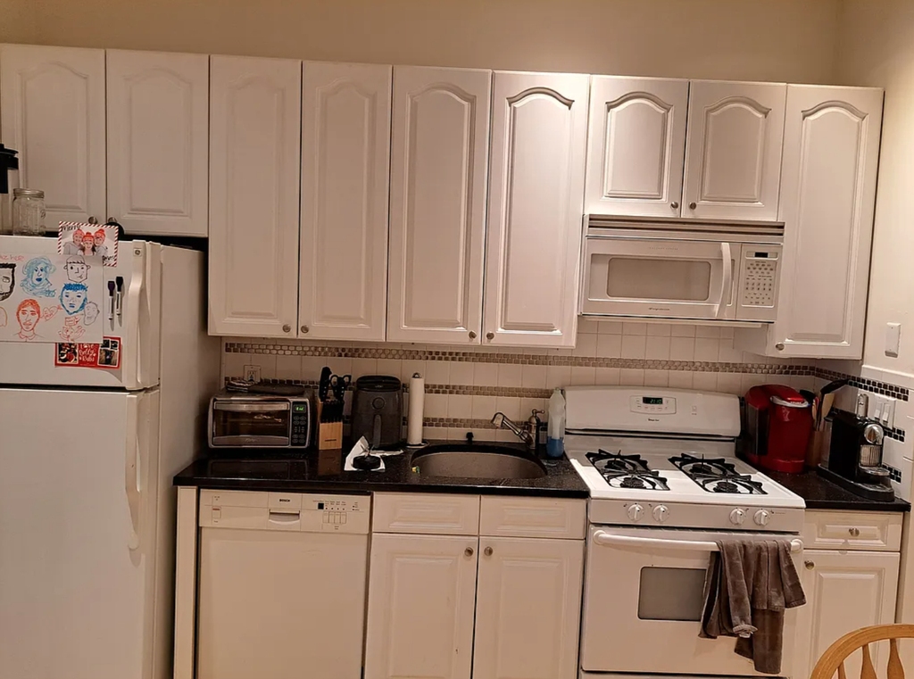 206 East 34th Street - Photo 2