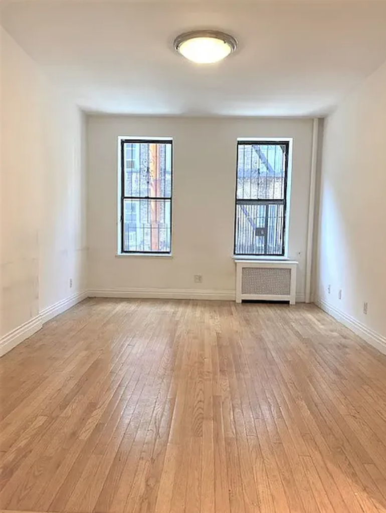 206 East 34th Street - Photo 8