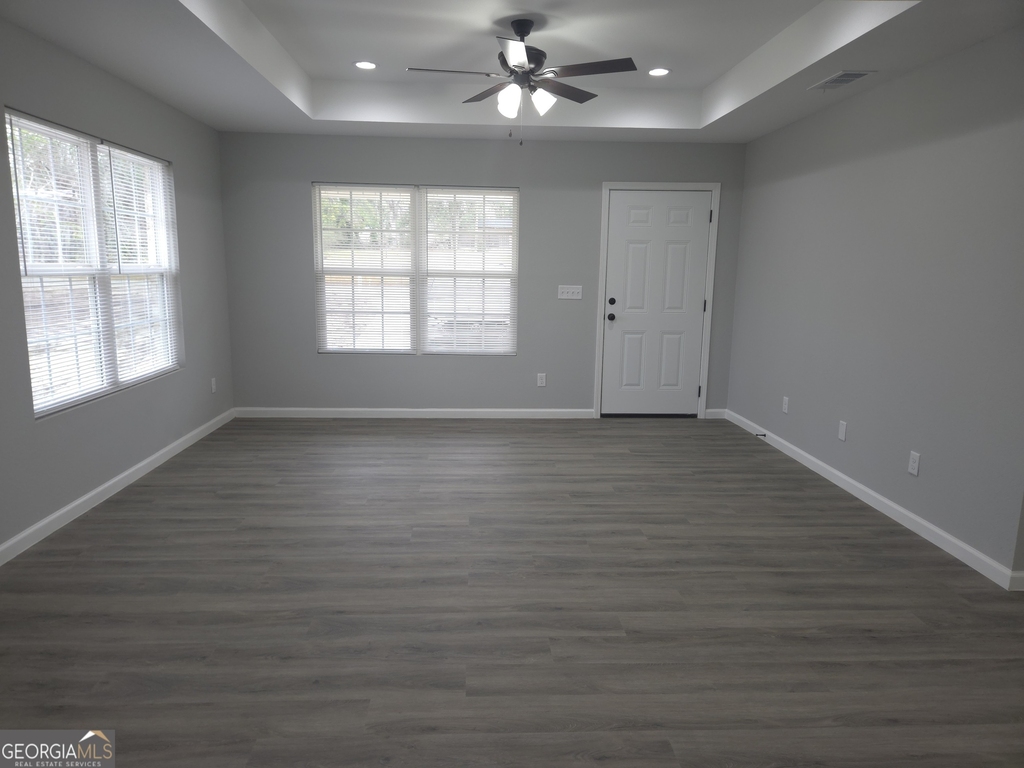 401 E Seventh Street - Photo 5