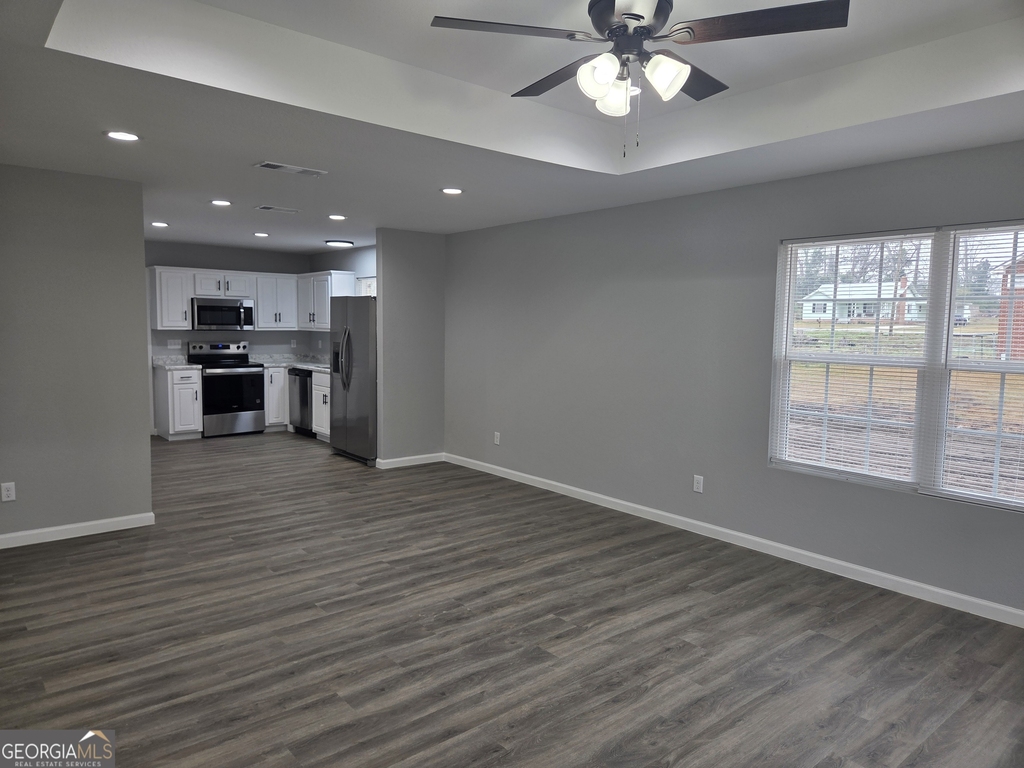 401 E Seventh Street - Photo 4