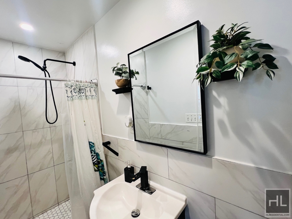 886 Hancock Street - Photo 2
